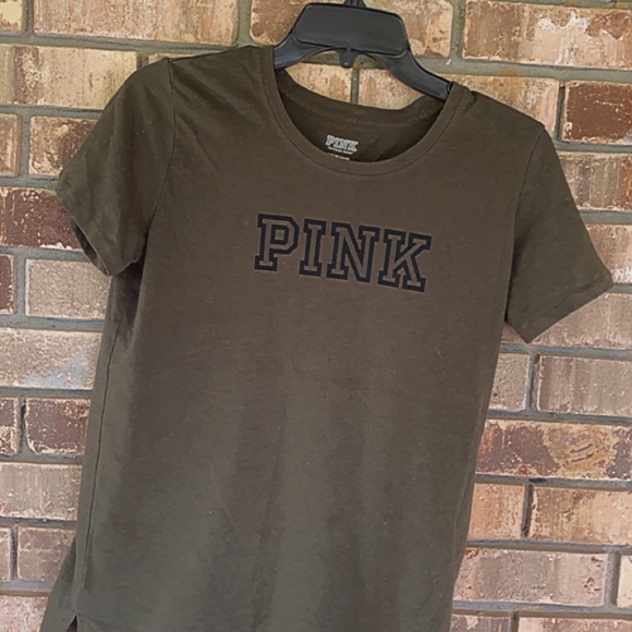 adorable VS Pink t-shirt - Picture 2 of 3